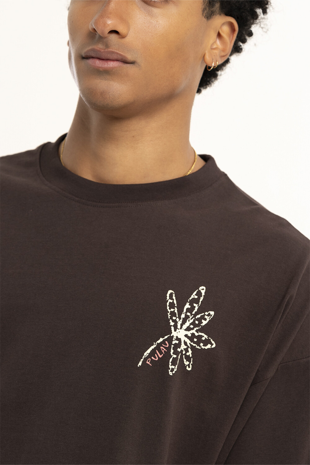 Remera Pulau Flowers Negro