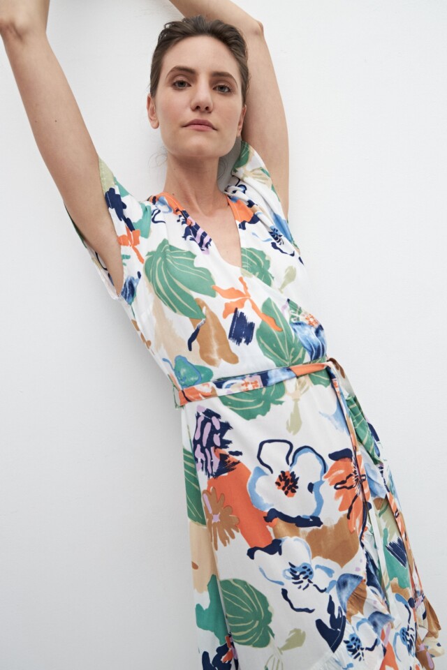 Vestido cruzado con estampa floral multicolor