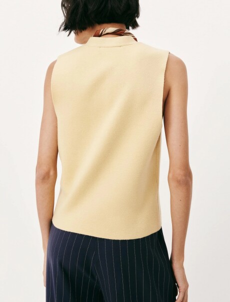 CHALECO DE PUNTOS CUELLO EN V AMARILLO