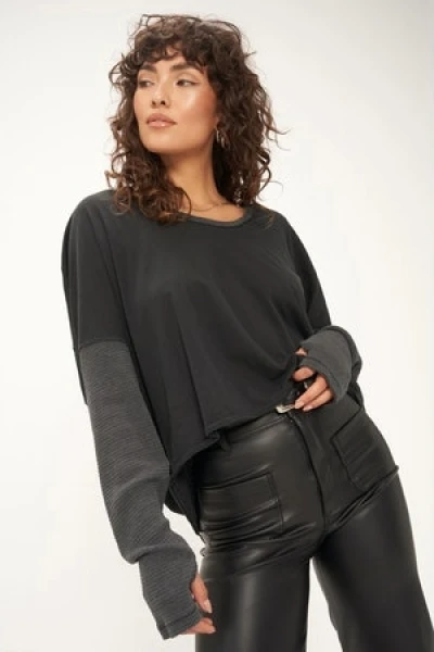 SHOW ME LOVE THUMB HOLE LONGSL Negro