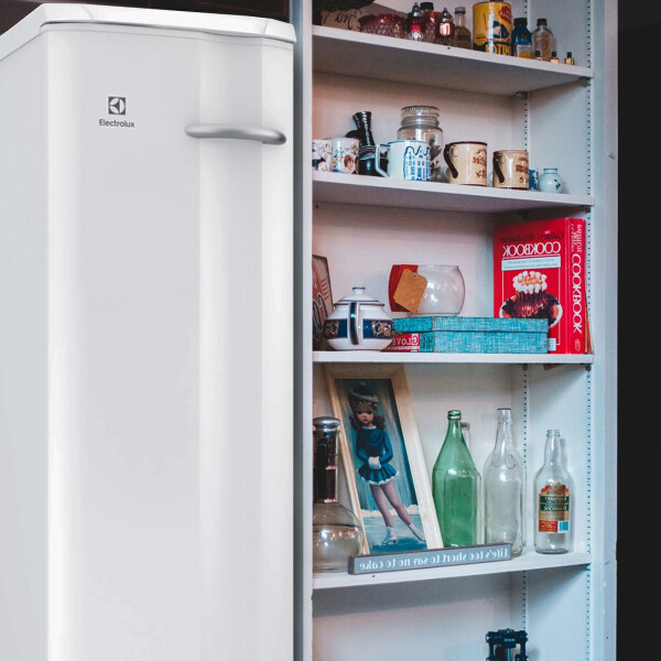 Freezer Vertical Electrolux Fe27-wht 234 Litros FREEZER ELECTROLUX VERTICAL 234L FE27