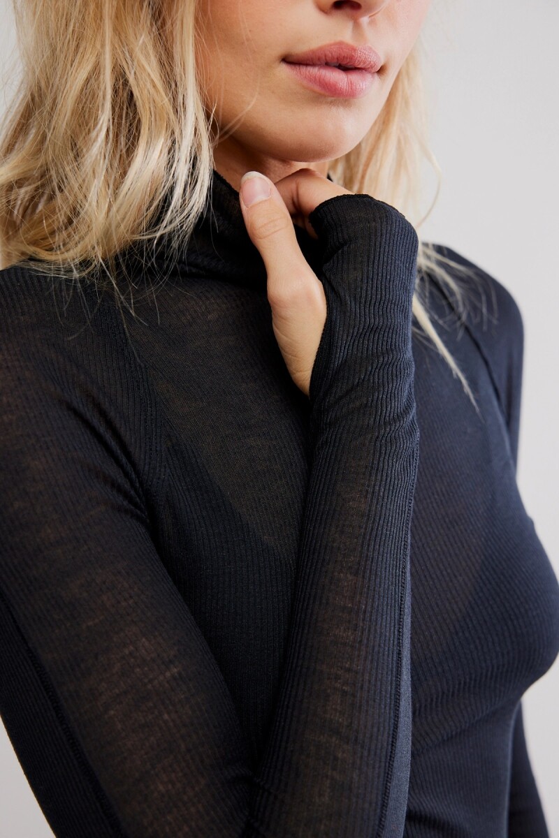 REMERA CLOSE TO HOME Negro
