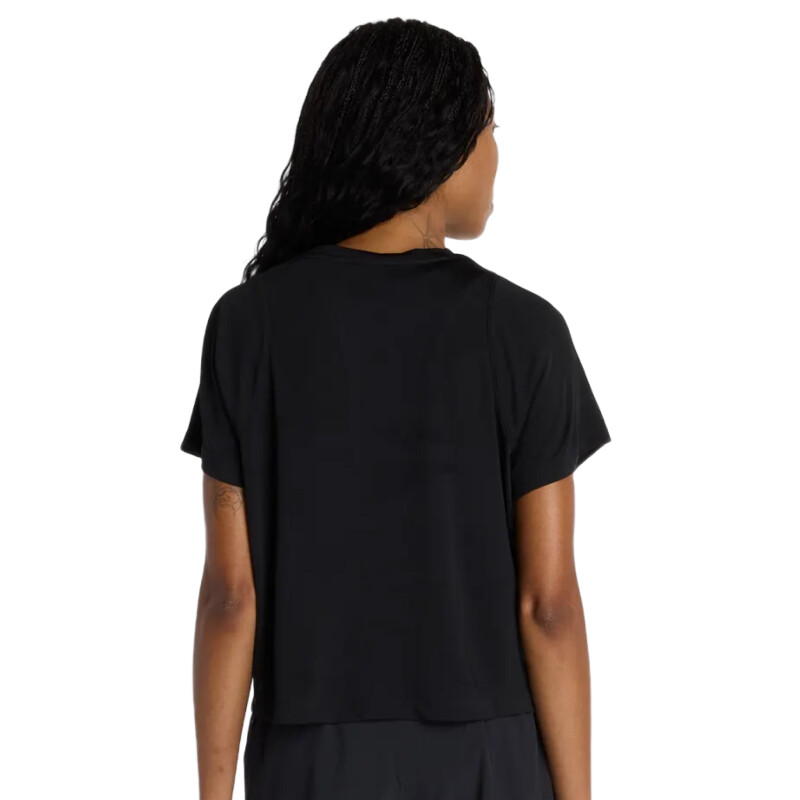 Remera New Balance Infinity - Negro Remera New Balance Infinity - Negro