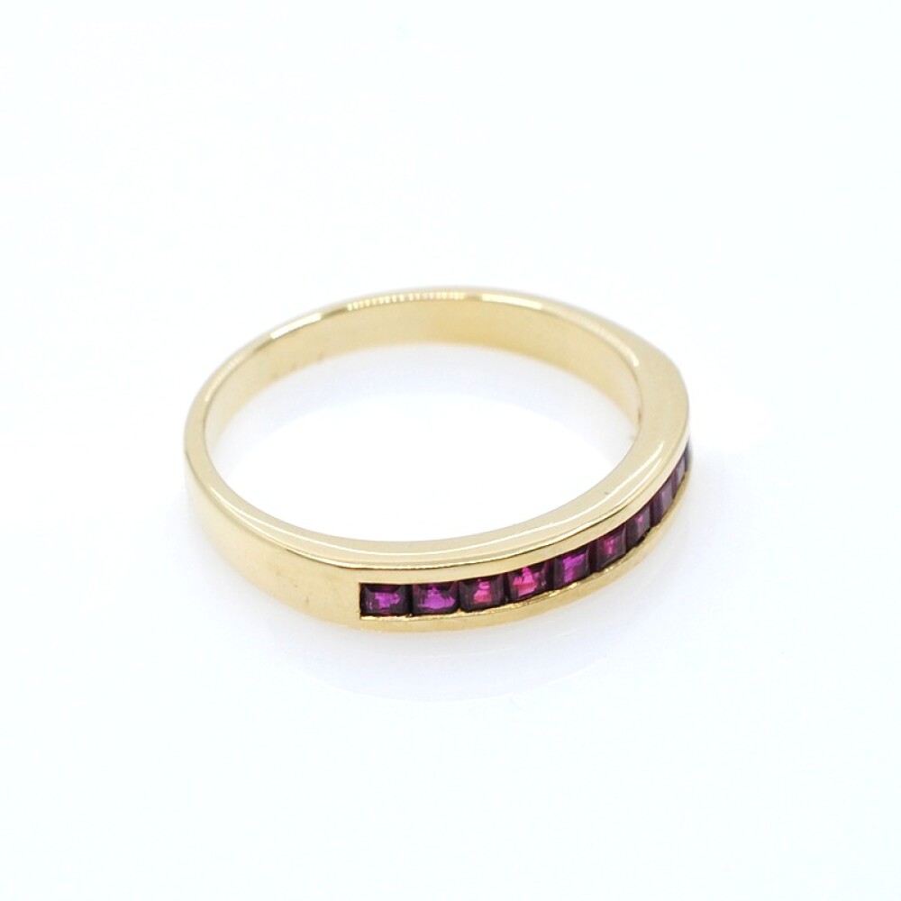Anillo en oro 18k amarillo y rubies corte carre Anillo en oro 18k amarillo y rubies corte carre