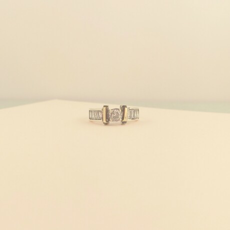 Anillo de plata 925, double en oro 18 ktes y circonias. Anillo de plata 925, double en oro 18 ktes y circonias.