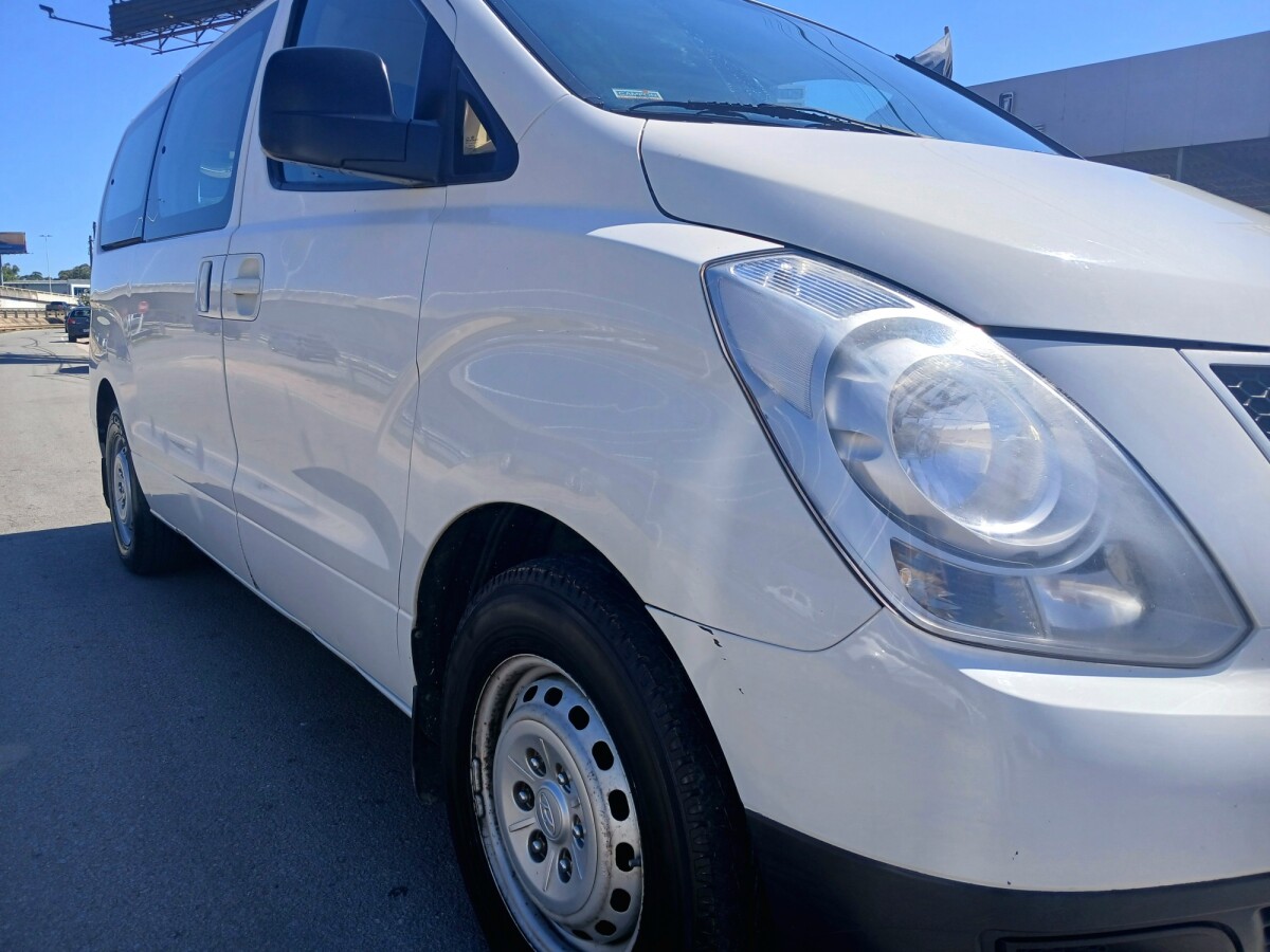 Hyundai H-1 Minibus 2.4 12 Pasajeros Extra Full Hyundai H-1 Minibus 2.4 12 Pasajeros Extra Full