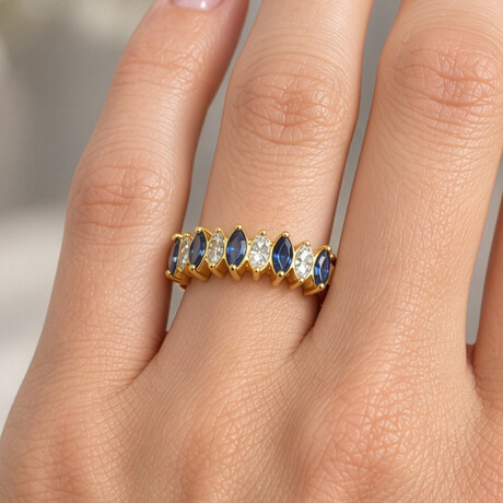 Anillo Marquise en Oro Amarillo 18k con Brillantes y Zafiros Azules Anillo Marquise en Oro Amarillo 18k con Brillantes y Zafiros Azules