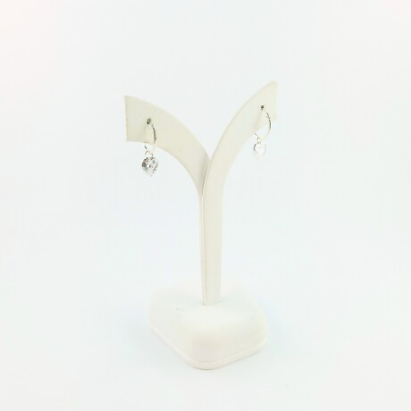 Par de aros en plata 925 con circonias en forma de corazón. Par de aros en plata 925 con circonias en forma de corazón.