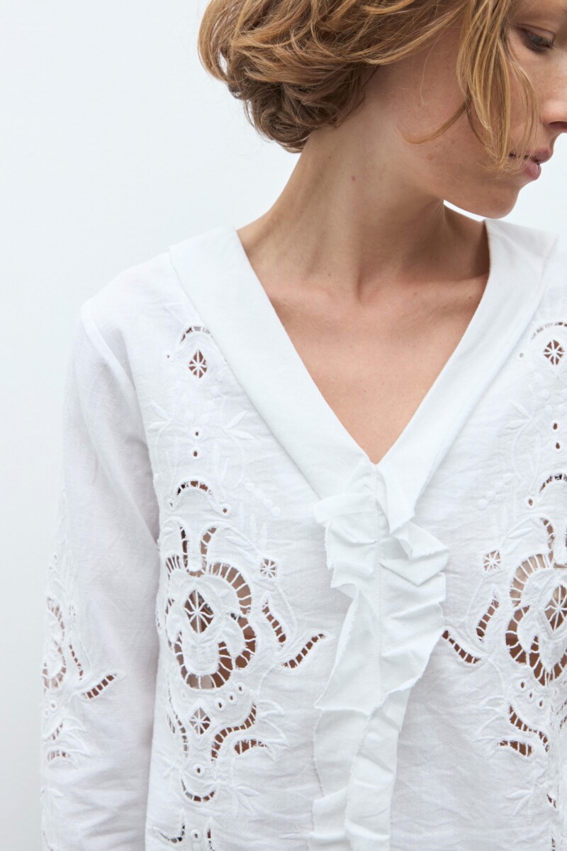 Blusa calada con volados blanco