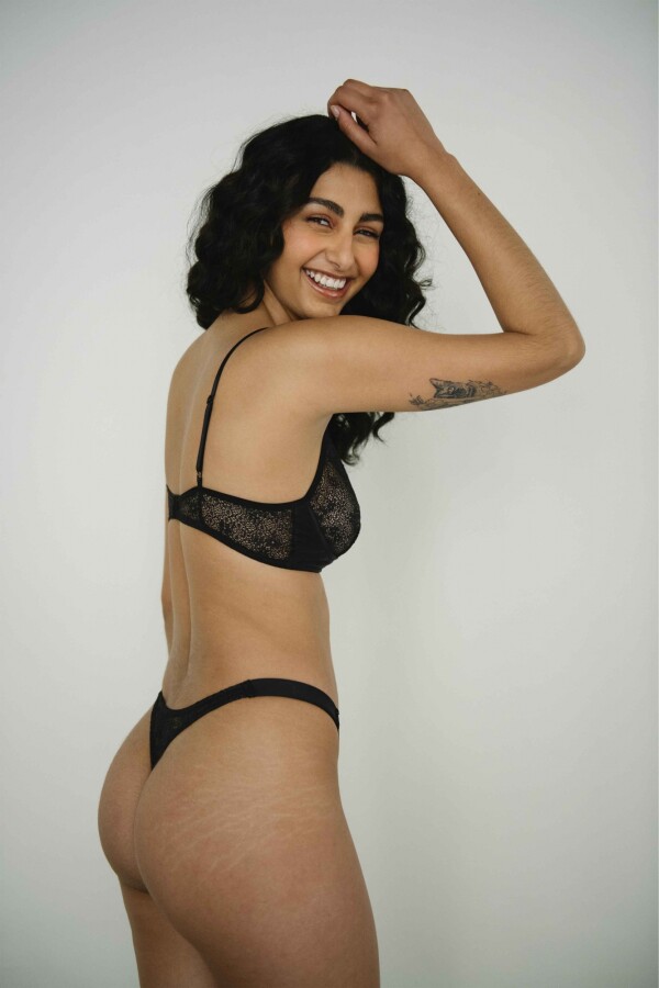 Vedetina Vera Less Encaje [B23] Negro