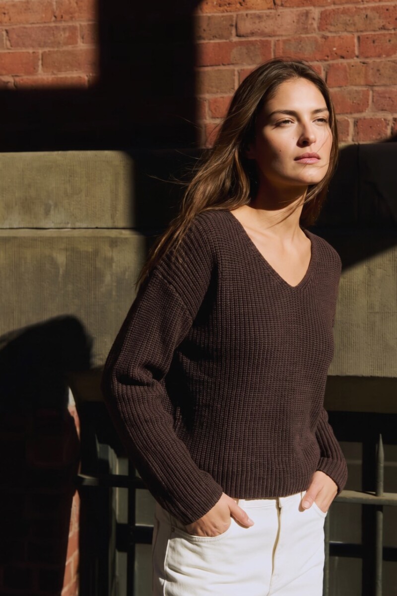 Sweater Escote En V Chocolate