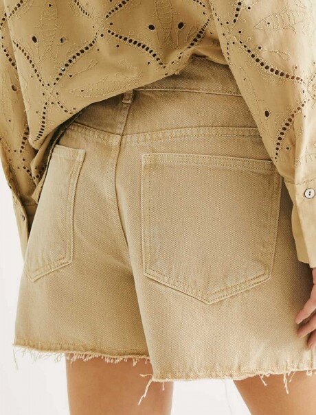 SHORT DE JEAN EN CINTURA MEDIA BEIGE