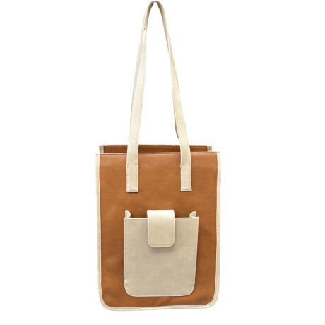 Matera en simil con bolsillo frontal Whisky con beige