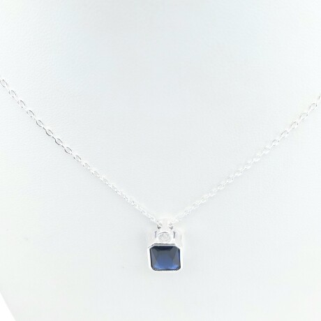 Colgante de plata 925 y circonias con cadena. Colgante de plata 925 y circonias con cadena.