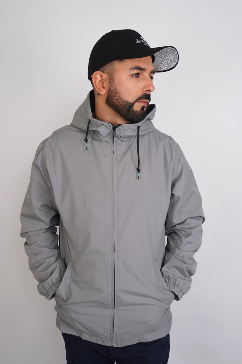 Campera de Nylon Gris