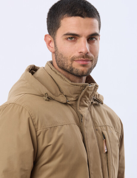 CAMPERA CON CAPUCHA DESMONTABLE Beige