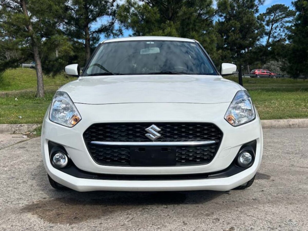 Suzuki Swift GL 2024 EXCELENTE ESTADO! | Permuta / Financia Suzuki Swift GL 2024 EXCELENTE ESTADO! | Permuta / Financia