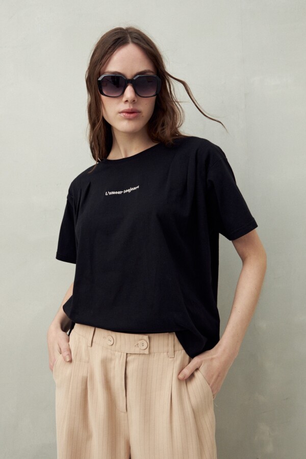 REMERA LIATRA Negro