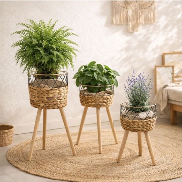 SET DE 3 PORTA MACETAS EN RATAN CON DETALLES EN HIERRO SET DE 3 PORTA MACETAS EN RATAN CON DETALLES EN HIERRO