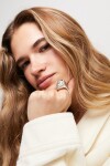 ANILLO BAÑADO EN PLATA DE LEY ACABADO EN FORMA CUADRADA Y CRISTAL BLANCO Anillo
