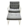 POLTRONA EN MADERA CON POSAPIE - TAPIZADO TELA GRIS - Producto con detalles. POLTRONA EN MADERA CON POSAPIE - TAPIZADO TELA GRIS - Producto con detalles.
