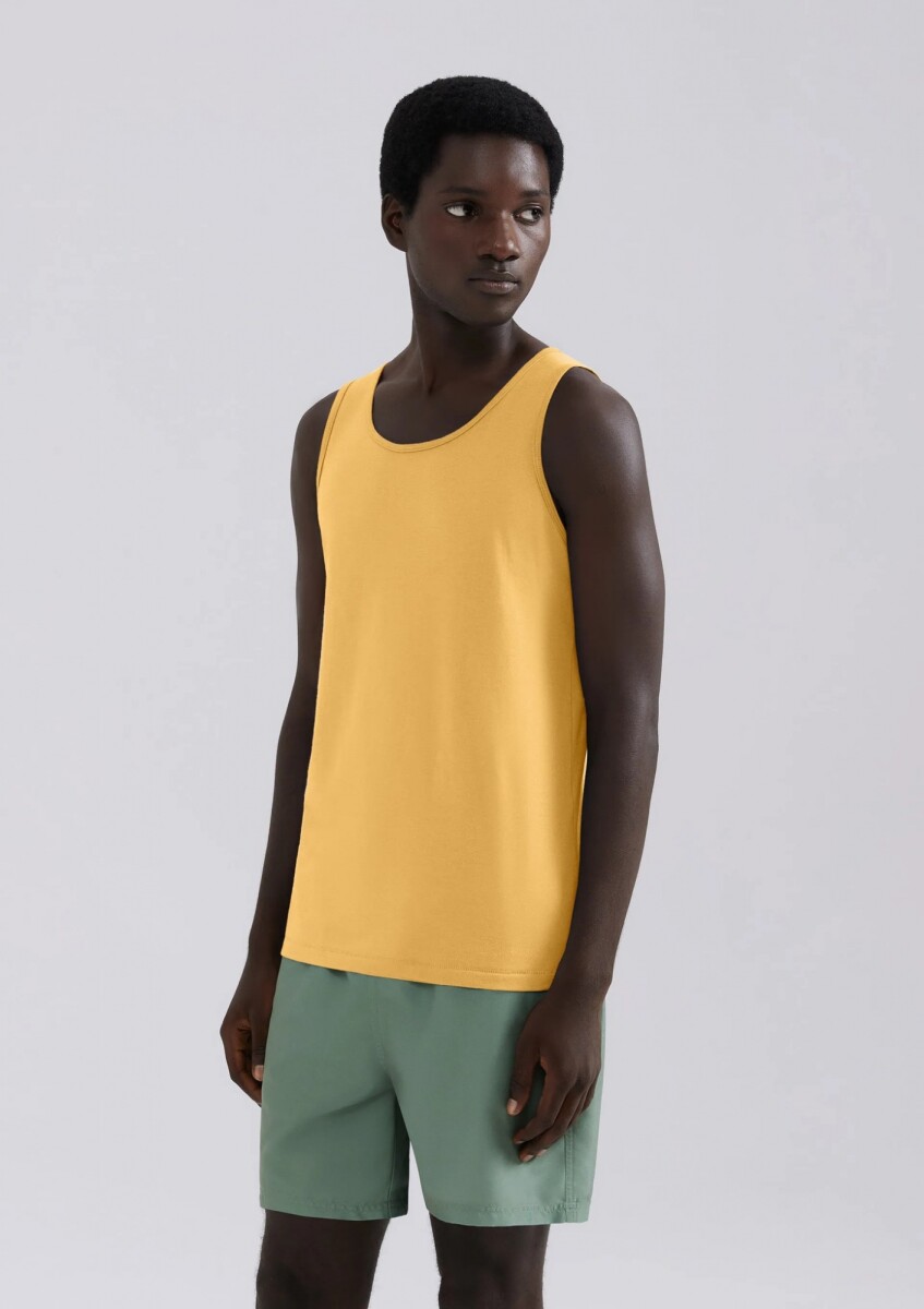 MUSCULOSA BÁSICA MASCULINA MODELO SLIM - AMARILLO 