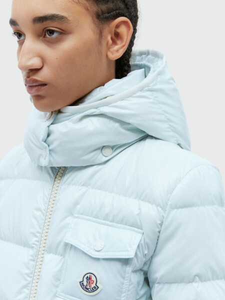 Moncler -Campera corta con capucha extraible, rellena de plumas, ANDRO Celeste