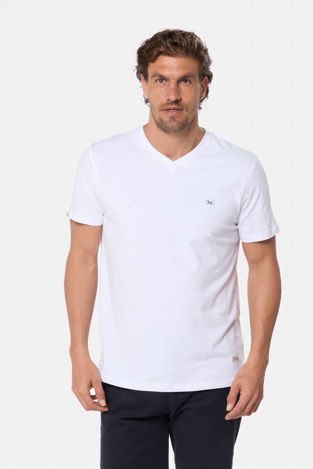 REMERA LISA ESCOTE V Blanco