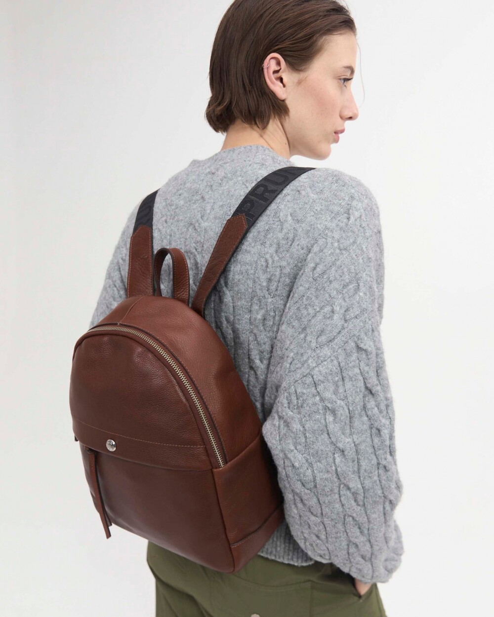 Mochila Urban En Cuero Liso Satinado Tabaco