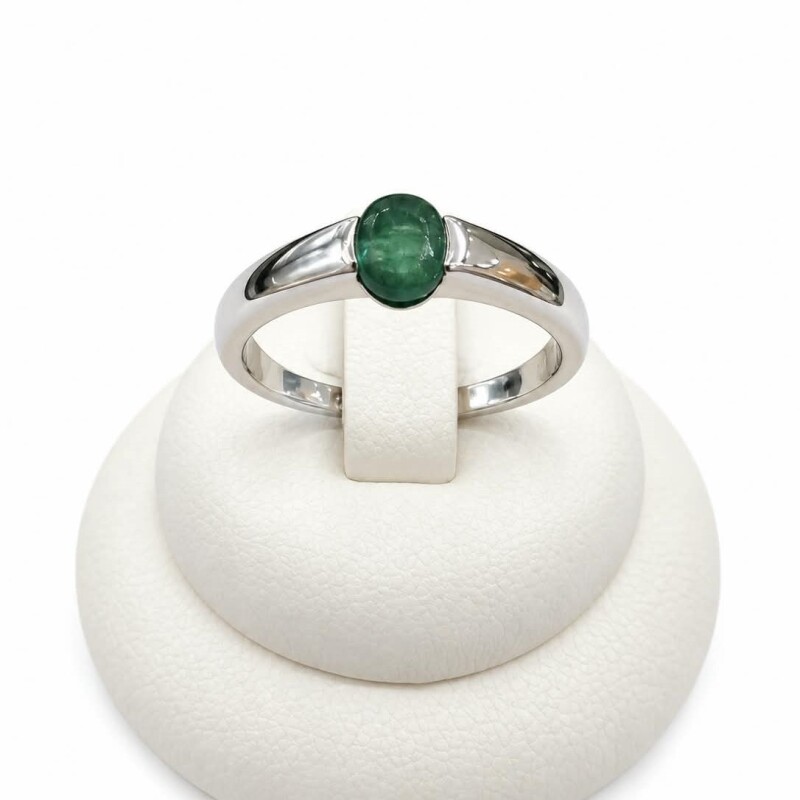 Anillo estilo cartier con raíz de esmeralda Anillo estilo cartier con raíz de esmeralda