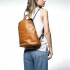 MOCHILA DAMA CUERO COLOR SUELA CIERRE METAL FORRO TEXTIL NEGRO