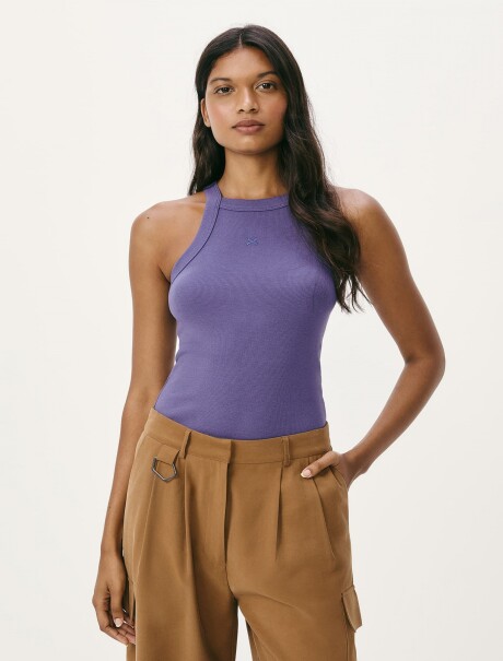 CAMISETA DE TIRANTES CON BORDADO VIOLETA