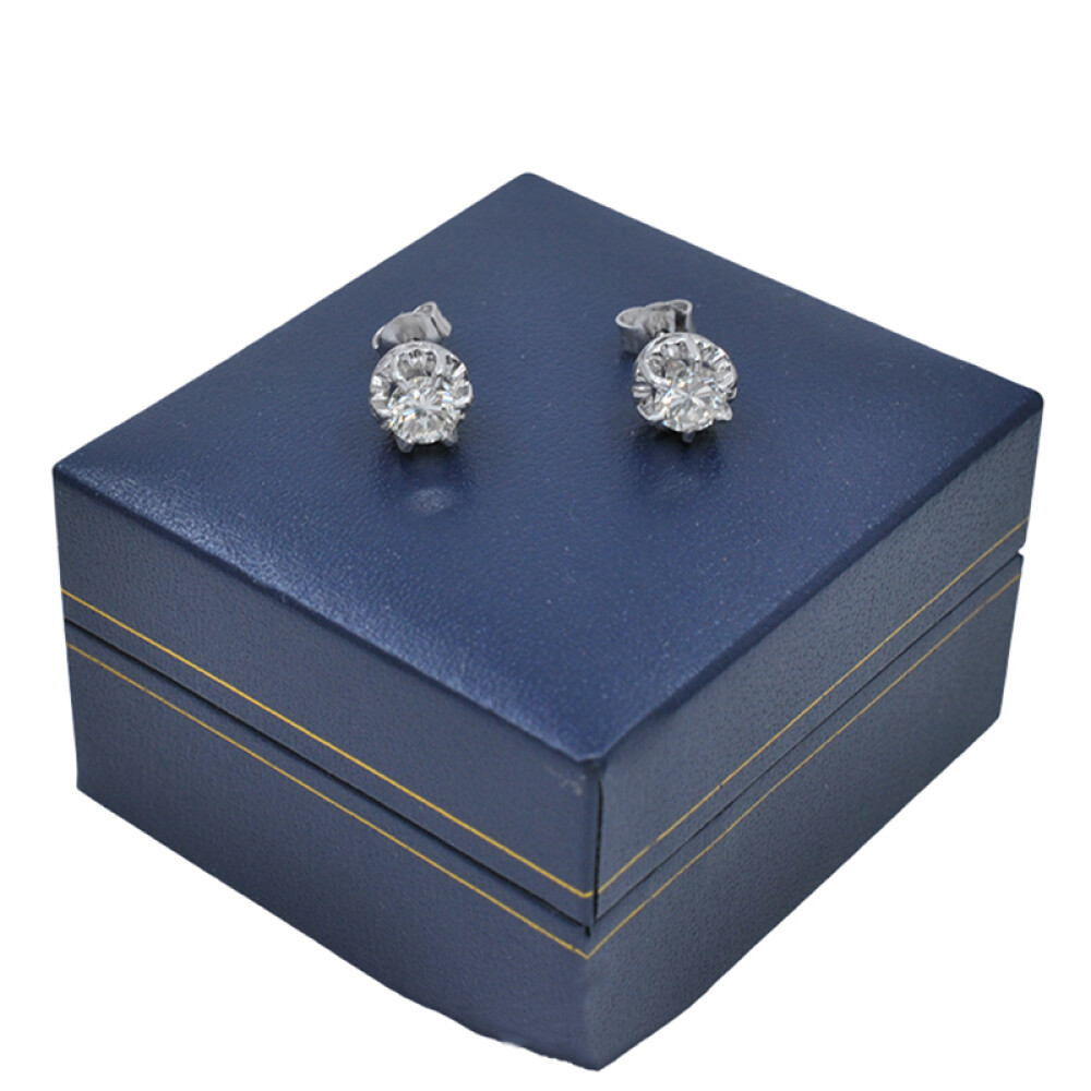 Caravanas en oro 18k blanco con brillantes, engarce 6 puntas Caravanas en oro 18k blanco con brillantes, engarce 6 puntas