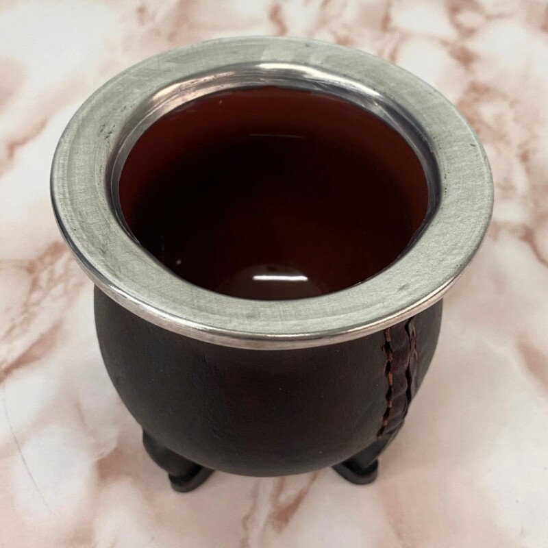 Mate artesanal de cerámica forrado en cuero N/a