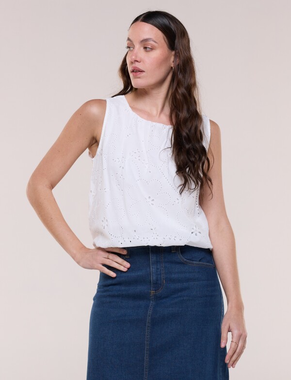 Blusa En Broderie Con Ruedo Abullonado CRUDO