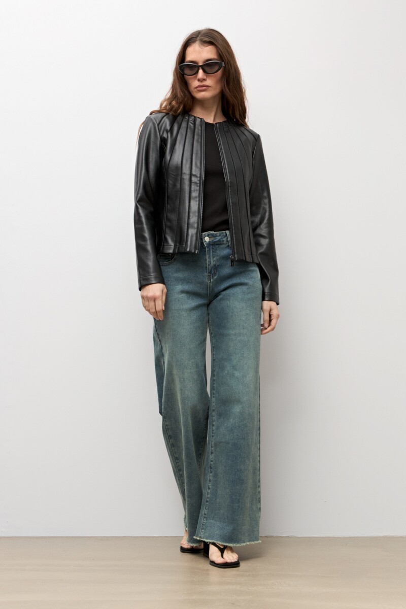 Chaqueta eco cuero con tul negro