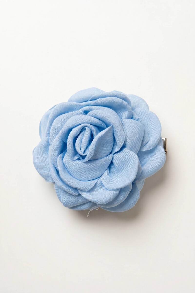 Broche flor tela celeste