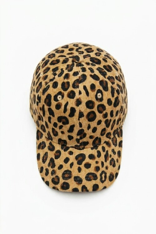 Gorro con estampa animal print beige