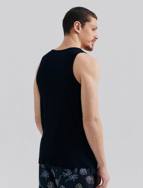 MUSCULOSA BÁSICA EN TELA ACANALADA NEGRO