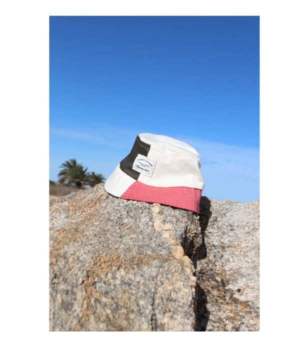 BUCKET HAT CRUDO Magenta y verde