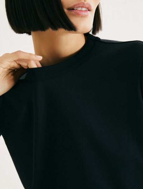 CAMISETA BÁSICA SLIM NEGRO