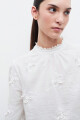 Blusa romántica con bordados blanco