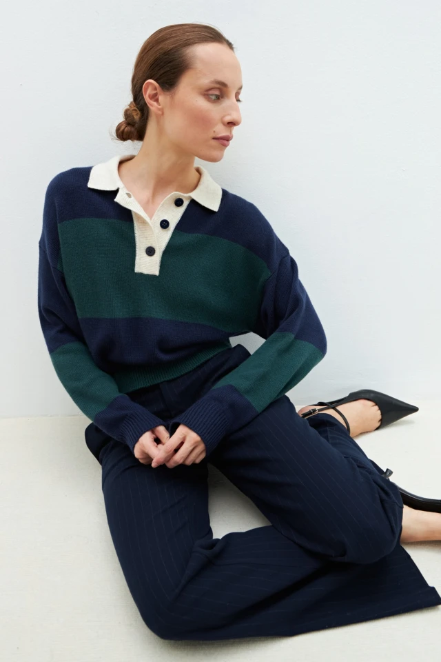 Sweater rayado cuello polo azul marino