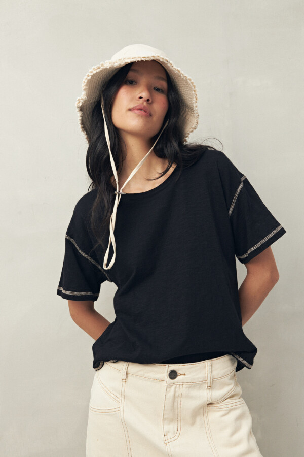 REMERA ATENAS Negro