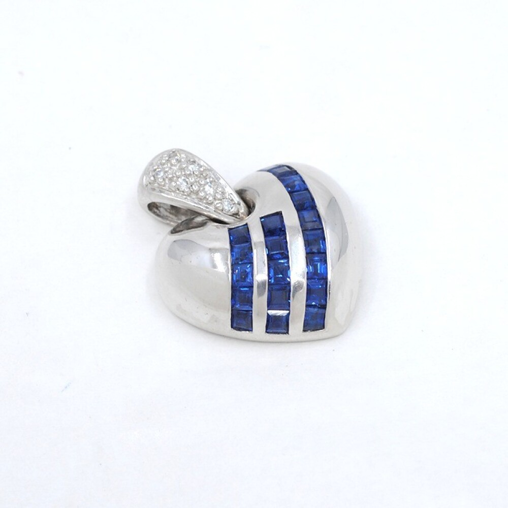 Dije En Oro 18K Blanco, Zafiros Y Brillantes Dije En Oro 18K Blanco, Zafiros Y Brillantes