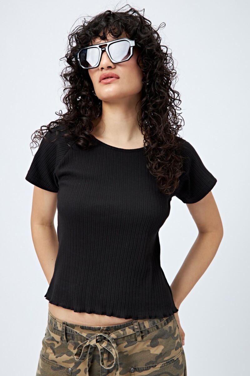 REMERA SANTA Negro