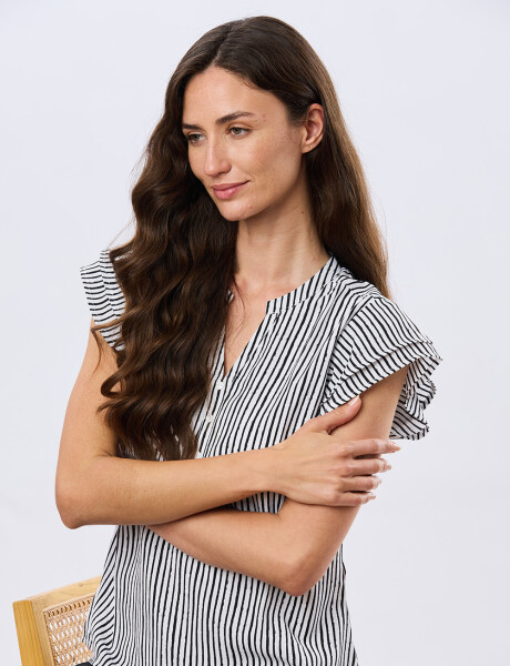 BLUSA ESTAMPADA CON VOLADOS Rayanegra