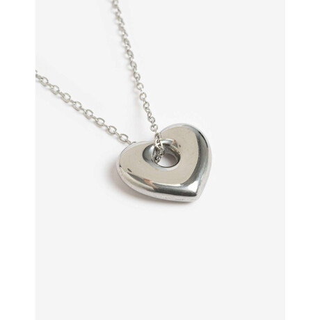 Cadena Corta con Dije Metal Plateado