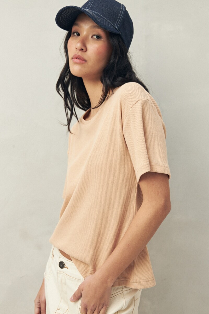 REMERA BASILE Caramelo