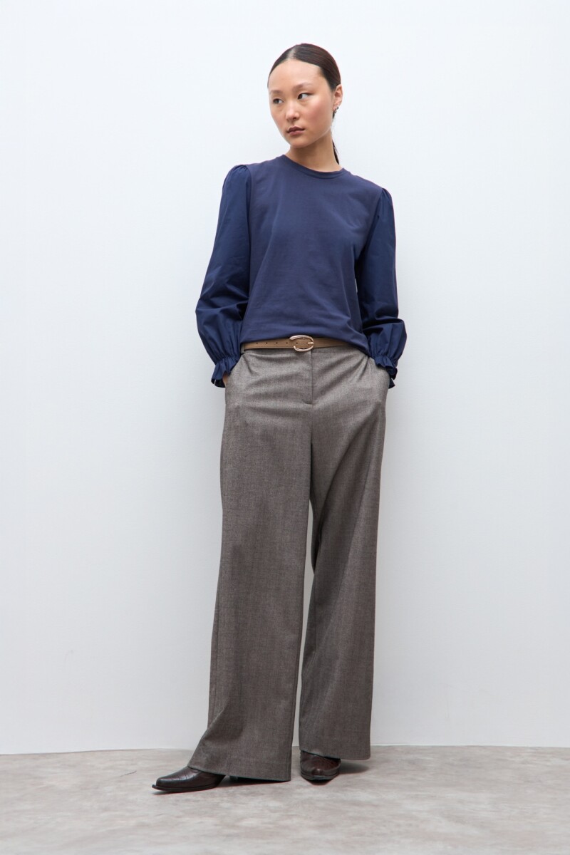 Remera con mangas combinadas azul marino